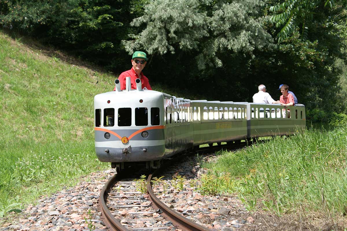 Petit train touristique à Anse