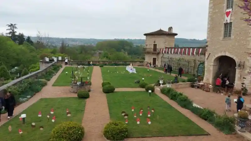 Salon tourisme chateau saint bernard